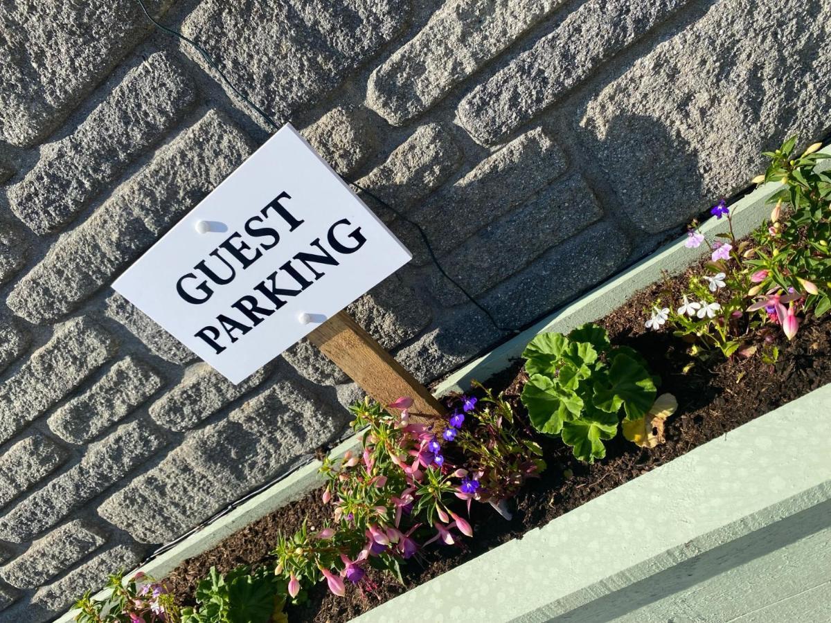Homestay Meadowview Cottage, Garden View Camborne